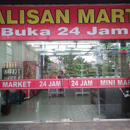 Wisma Bintang Lima Hotel Pekanbaru Esterno foto