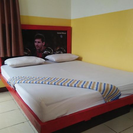 Wisma Bintang Lima Hotel Pekanbaru Esterno foto